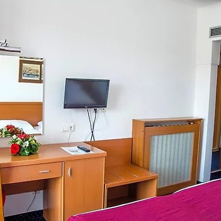 Hotel Petka 3*