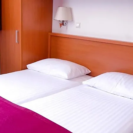 Hotel Petka 3*