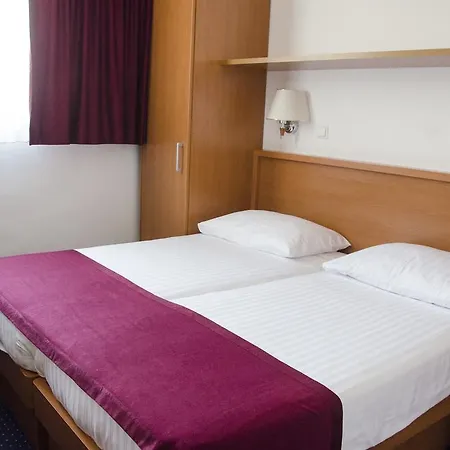 Hotel Petka 3*